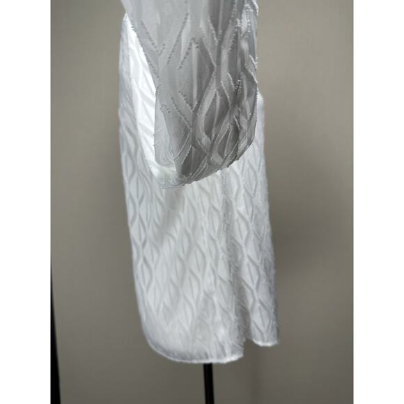 Chico's Size 00/XS White Sheer Long Sleeve Blouse V Neck Texture Classic Beach - Picture 6 of 16